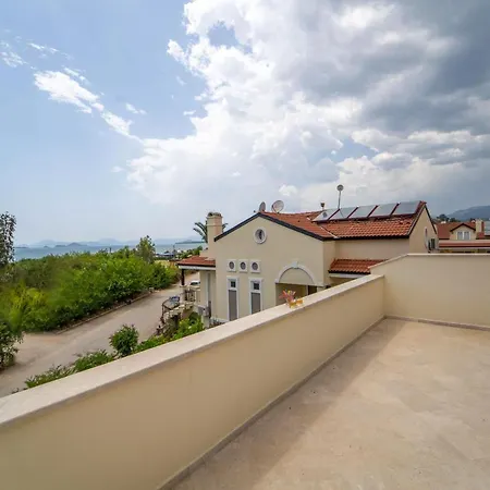 Seaside Residence, Villa Sar, Deniz Manzaralı Fethiye Çalış , 4 yatak odalı ,8 kişilik Müstakil Havuzlu Villa