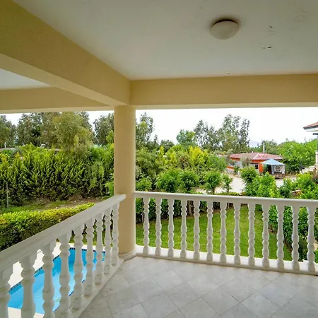 Seaside Residence, Villa Sar, Deniz Manzaralı Fethiye Çalış , 4 yatak odalı ,8 kişilik Müstakil Havuzlu Villa