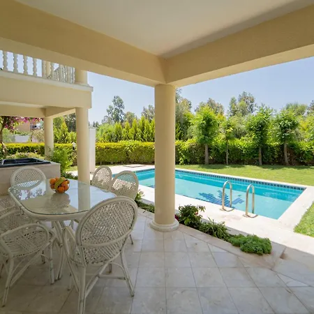 Villa Seaside Residence, Villa Sar, Deniz Manzaralı Fethiye Çalış , 4 yatak odalı ,8 kişilik Müstakil Havuzlu Villa *