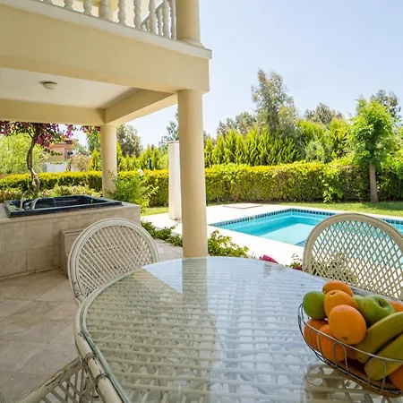 Seaside Residence, Villa Sar, Deniz Manzaralı Fethiye Çalış , 4 yatak odalı ,8 kişilik Müstakil Havuzlu Villa