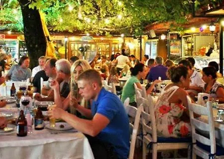 Seaside Residence, Villa Sar, Deniz Manzaralı Fethiye Çalış , 4 yatak odalı ,8 kişilik Müstakil Havuzlu Villa Villa