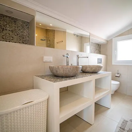 Seaside Residence, Villa Sar, Deniz Manzarali Fethiye Calis , 4 Yatak Odali ,8 Kisilik Muestakil Havuzlu Villa 빌라 *